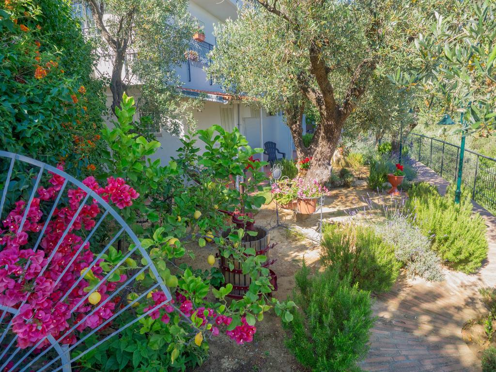 Tra Gli Ulivi Pietra Ligure Exterior foto